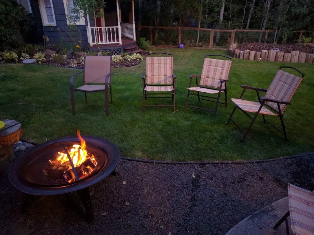 How to Build a DIY Backyard Fire Pit Quickly and Inexpensively