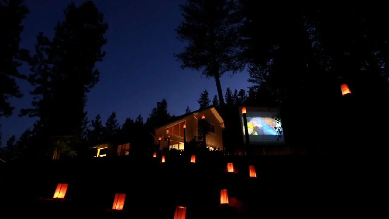 How to Transform Your Backyard Into a Movie Theater