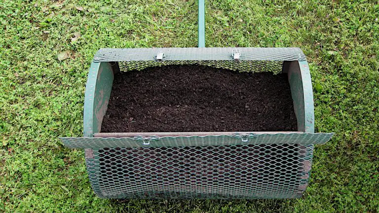 Benefits of Top Dressing a Lawn and the Disadvantages of Top Dressing