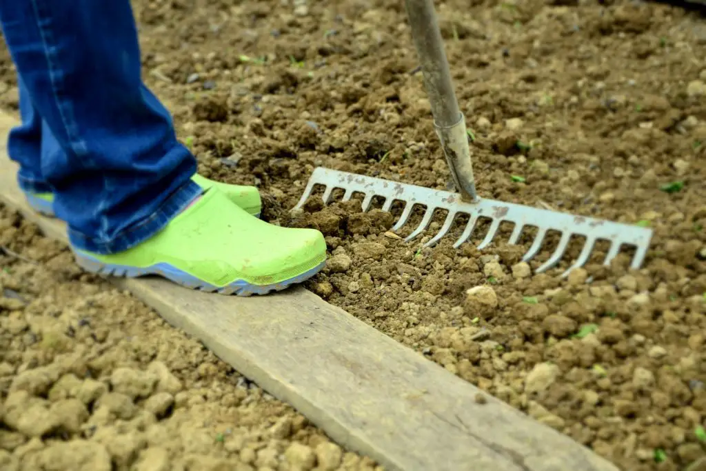 how to prepare the ground before hydroseeding - adding top soil