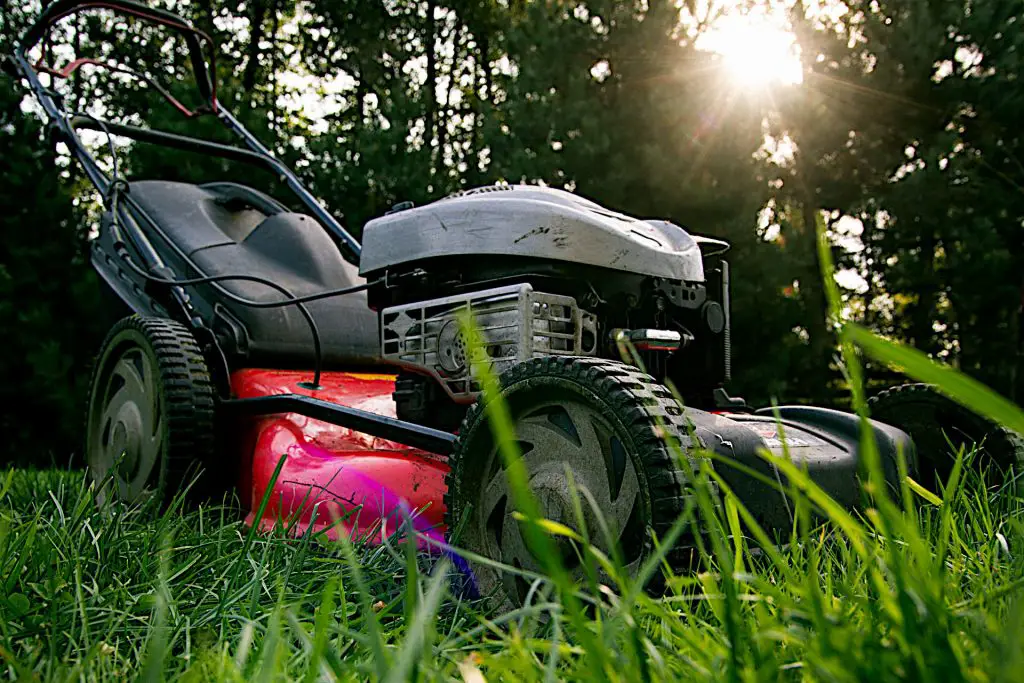 Lawn Mowers and Garden Tractors and How to Choose the Right Type for Your Garden