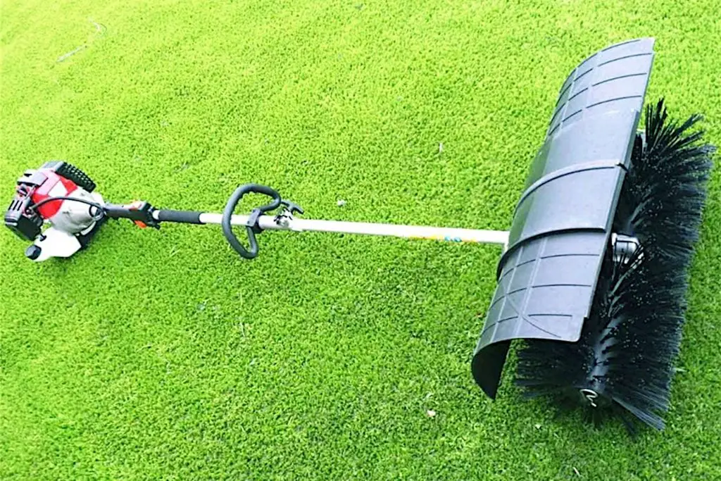 The Importance of Maintaining Your Artificial Turf 