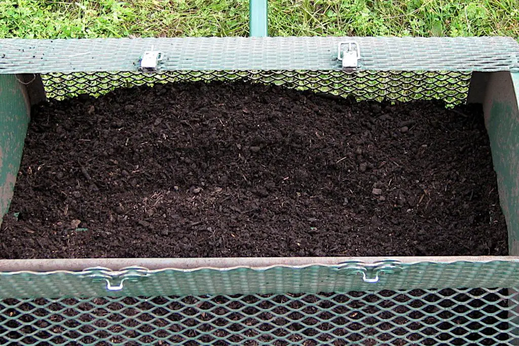 Compost Thickness When Top Dressing