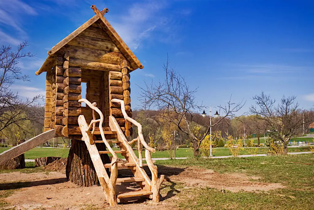 Creating a DIY Jungle Gym cabin